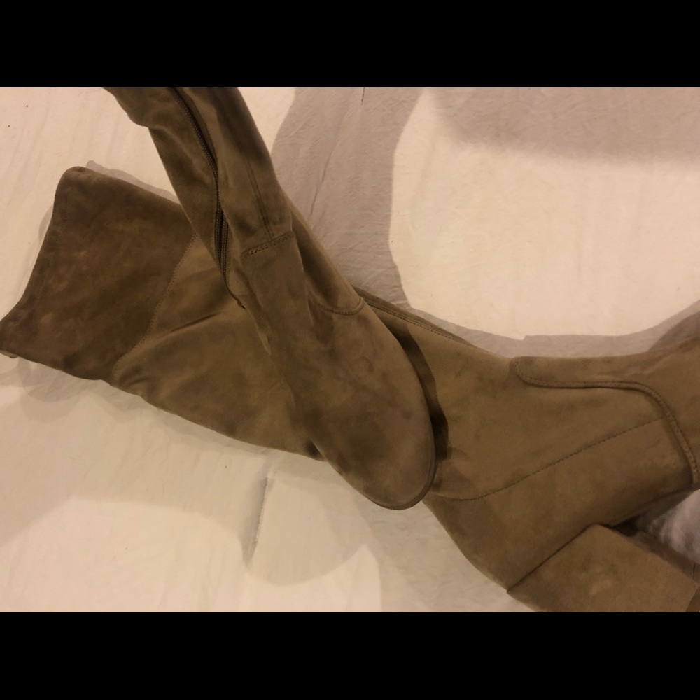 Boots - Picture 4 of 4
